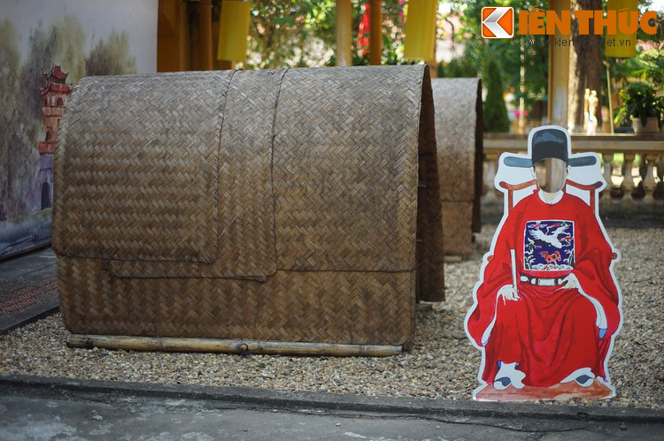 Dù vậy, ngày nay lều chõng cần được nhìn nhận như một nét đẹp văn hóa truyền thống của người Việt với giá trị cốt lõi là tinh thần coi trọng học vấn, điều cần được phát huy trong bối cảnh hiện tại cũng như trong tương lai. Mời quý độc giả xem video: Văn hóa dòng họ - nét đặc sắc trong văn hóa Việt. Nguồn: VTC10.