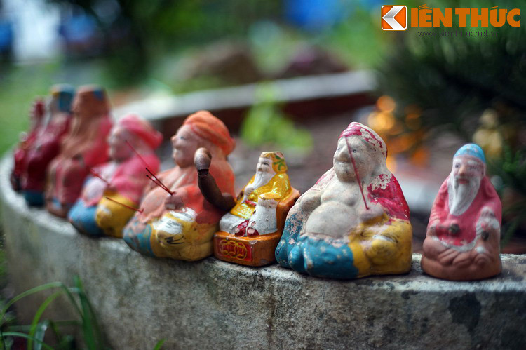 Theo quan niệm chung, Ông Địa là một phúc thần có vai trò bảo vệ đất đai, ruộng vườn, ban phước, đem tài lộc cho gia chủ. Ở miền Nam, tượng Ông Địa được tạo hình rất hóm hỉnh với bụng bự - tượng trưng cho sự sung túc, và khuôn mặt luôn tươi cười – biểu tượng của niềm vui bất tận.