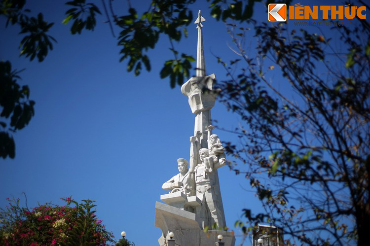 “...Tình bạn chiến đấu của chúng ta đã được khắc sâu vĩnh viễn tại Đài tưởng niệm mới khánh thành ở Cam Ranh”.