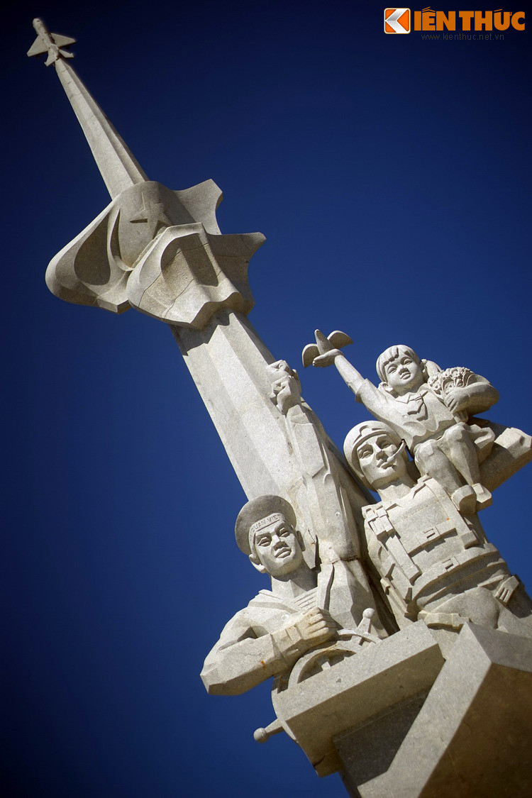 Đại diện của Vietsovpetro nhấn mạnh: “Tượng đài mang nhiều ý nghĩa giáo dục truyền thống cho các thế hệ trẻ mai sau về tình đoàn kết, hữu nghị giữa hai dân tộc Việt Nam và Liên Xô/Liên bang Nga vốn được xây nên bằng công sức, trí tuệ và xương máu của những con người giàu tinh thần cộng sản quốc tế...