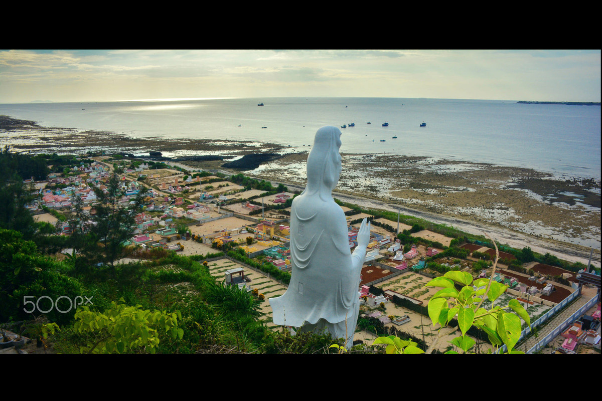 Khung cảnh nhìn từ chùa Đỉnh Liêm trên núi Giếng Tiền.