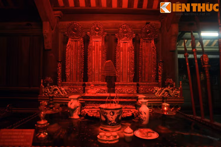 Đặc biệt, Thái miếu nhà Hậu Lê đang giữ bài vị của 27 vua nhà Hậu Lê cùng các Hoàng Thái Hậu. Trong đó có 4 thánh vị cổ của các vua Lê Thái Tổ, Lê Thần Tông, Lê Huyền Tông và Lê Gia Tông.