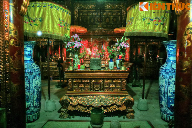 Nghệ thuật chạm khắc tượng gỗ chính là điểm nhấn nổi bật của Thái miếu, với nhiều hiện vật điêu khắc có giá trị được lưu giữ từ thế kỷ 17 đến nay.