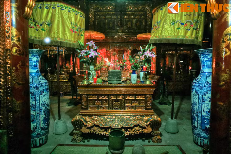 Nghệ thuật chạm khắc tượng gỗ chính là điểm nhấn nổi bật của Thái miếu, với nhiều hiện vật điêu khắc có giá trị được lưu giữ từ thế kỷ 17 đến nay.