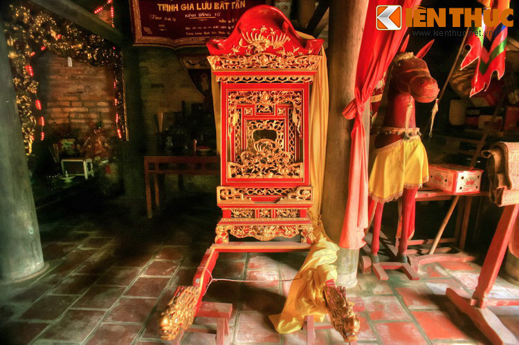 Di tích Phủ Trịnh gắn với lễ hội thờ Minh Khang Thái Vương Trịnh Kiểm, người có công sáng lập ra vương nghiệp Nhà Trịnh, lập nên một thể chế chính trị đặc biệt: Vua - chúa cùng điều hành đất nước, “vua trị vì, chúa chấp chính”.