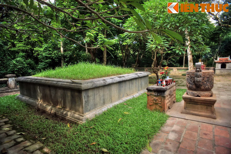 Vĩnh lăng – nơi an nghỉ của vua Lê Thái Tổ nằm cách điện Lam Kinh 50 mét. Bố cục và phong cách mai táng của Vĩnh lăng đơn giản nhưng tôn nghiêm, tự nhiên và trang nhã. Ngoài lăng vua Lê Thái Tổ, ở Lam Kinh còn lăng các vua đời sau và lăng các hoàng hậu nhà Hậu Lê.