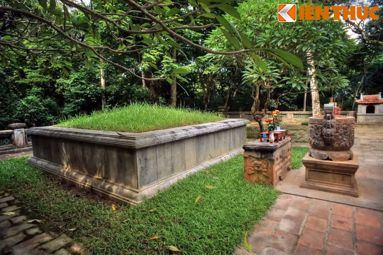 Vĩnh lăng – nơi an nghỉ của vua Lê Thái Tổ nằm cách điện Lam Kinh 50 mét. Bố cục và phong cách mai táng của Vĩnh lăng đơn giản nhưng tôn nghiêm, tự nhiên và trang nhã. Ngoài lăng vua Lê Thái Tổ, ở Lam Kinh còn lăng các vua đời sau và lăng các hoàng hậu nhà Hậu Lê.