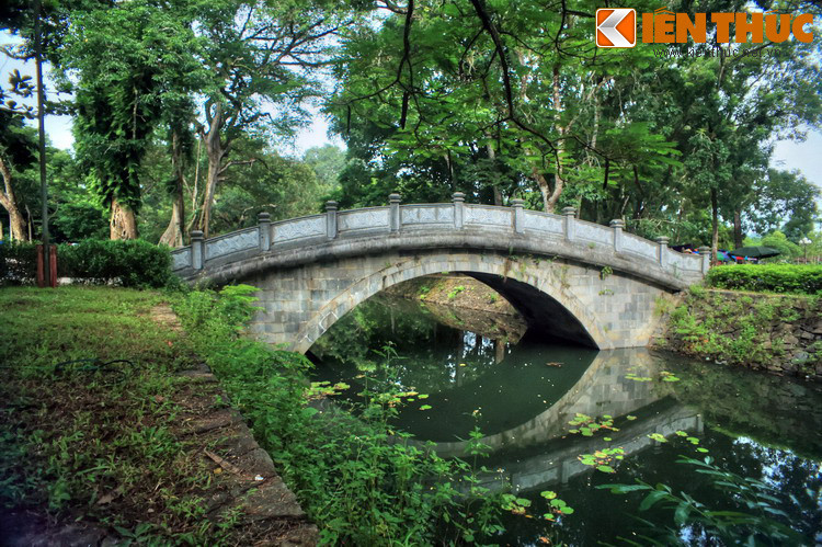 Ngược dòng thời gian, sau 10 năm lãnh đạo cuộc khởi nghĩa Lam Sơn (1418 - 1428) đánh đuổi giặc nhà Minh và lên ngôi hoàng đế đóng đô ở Đông Kinh (Thăng Long), vua Lê Thái Tổ cho xây dựng ở quê hương đất tổ Lam Sơn một kinh thành gọi là Lam Kinh hay còn gọi là Tây Kinh.