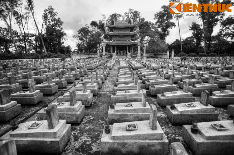 Cuối bài bút ký, tác giả Nguyễn Hữu Quý nhận định: “Những sự việc như anh Hồ Tất Ái kể, dù kỳ lạ đến mấy rồi sẽ có lúc người ta lý giải được dưới ánh sáng khoa học. Nhưng, theo tôi đây là vấn đề tâm linh, vì vậy trước hết nó phải được soi sáng dưới góc độ văn hóa, truyền thống, đạo lý, tín ngưỡng, tình cảm của dân tộc...”. Mời quý độc giả xem video: Hành trình tìm tên cho liệt sĩ vô danh. Nguồn: VTC1.