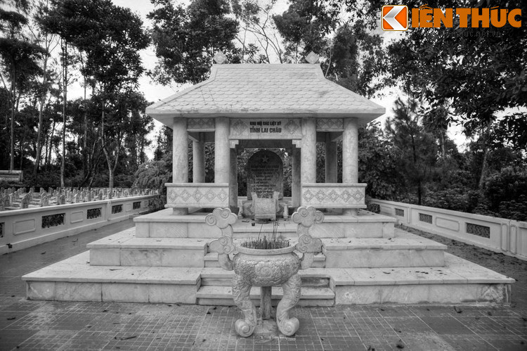 Mọi người quyết định bằng bất cứ giá nào cũng phải tổ chức lễ tất niên vào hôm sau là 28 tháng Chạp. Làm lễ xong tất cả cảm thấy thanh thản nhẹ nhàng vì không còn bị các anh chị liệt sĩ hiển linh "nhắc nhở" nữa...