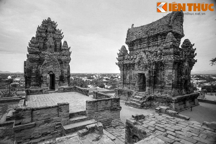 Nằm trên một quả đồi cao ở phía Tây thành phố Phan Rang - Tháp Chàm, tỉnh Ninh Thuận, tháp Po Klong Garai được đánh giá là cụm tháp Chăm cổ có quy mô và kiến trúc đẹp còn tồn tại đến nay.