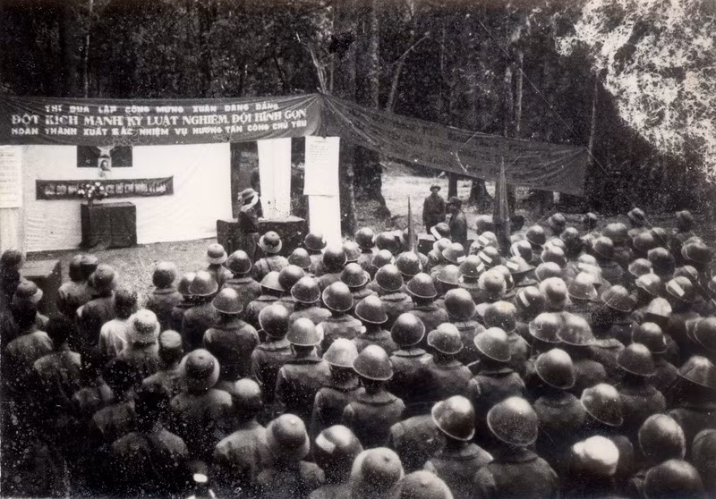 Hầu như tất cả những người lính ở Trung đội 15 đều được trang bị mũ sắt và áo giáp theo chuẩn. Nguồn ảnh: Bộ tư lệnh 559.