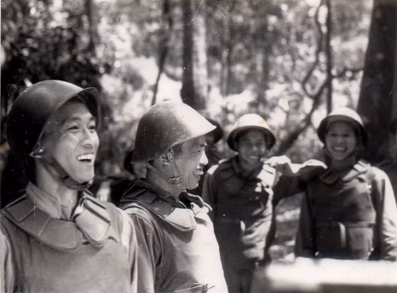 Ngoài áo giáp, đơn vị cũng được trang bị mũ sắt do Cộng hòa Dân chủ Đức viện trợ. Nguồn ảnh: Bộ tư lệnh 559.