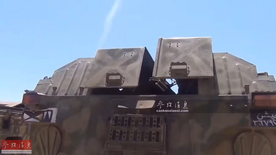 Các tên lửa Scarab B được đặt trên xe phóng cơ động BAZ-5921. Đây là phương tiện di chuyển dẫn động 6 bánh, giúp Scarab B có khả năng vượt địa hình, triển khai trận địa ở khu vực địa hình phức tạp. Nguồn ảnh: Xiaoxi.