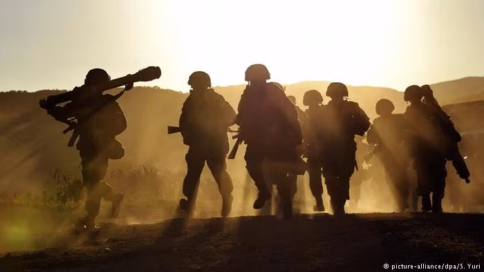 Các nhóm vũ trang khủng bố theo kịch bản còn nhận được hỗ trợ từ nước ngoài bằng đường không và đường biển. Kịch bản này đòi hỏi phải có sự phối hợp tốt giữa nhiều binh chủng hợp thành đến từ cả Nga và Belarus để có thể ngăn chặn tình hình leo thang và duy trì tình hình an ninh ổn định trong khu vực. Nguồn ảnh: DW.