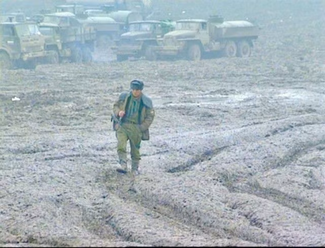 Binh lính Nga đối mặt với mùa xuân ẩm thấp và nhớp nháp trên chiến trường Chechnya. Nguồn ảnh: Englishrussia.