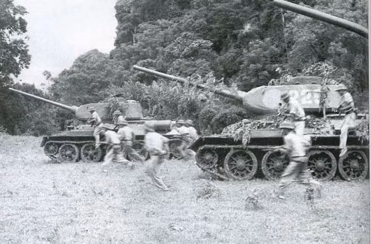 Về mặt hỏa lực, những chiếc T-34 của ta được trang bị pháo chính 85 mm. Với các loại phương tiện thiết giáp của đối phương như xe thiết giáp chở quân M113 hay các loại xe tải, xe cơ giới, khẩu pháo này hoàn toàn có thể bắn hạ chúng chỉ trong một phát bắn. Nguồn ảnh: WWIIafter.