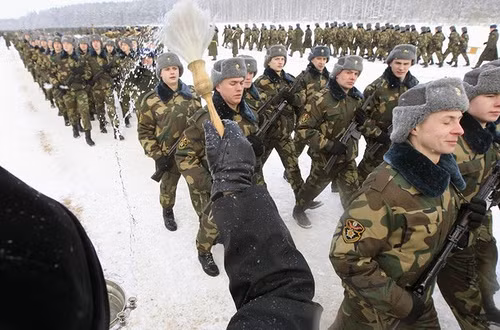  Quân đội Belarus có quân số thường trực 56.500 quân và 344.000 quân dự bị, trong tình trạng chiến tranh quốc gia này có thể huy động tối đa 400.000 quân. Ngoài ra, Belarus còn có 3,7 triệu dân nằm trong lứa tuổi tổng động viên thực hiện nghĩa vụ với tổ quốc. Nguồn ảnh: Flickr.
