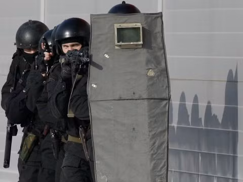 Cuối cùng, thứ vũ khí khiến NATO và Mỹ phải è dè hơn cả vũ khí hạt nhân chính là các đơn vị đặc nhiệm Spetsnaz của Nga. Lạnh lùng, tàn nhẫn, được đào tạo kỹ lưỡng và cực kỳ thiện chiến chính là những điểm mà tướng lĩnh Mỹ nói về Spetsnaz, thận chí họ còn cho rằng Mỹ nên sở hữu các đơn vị đặc nhiệm như vậy. Nguồn ảnh: BI.