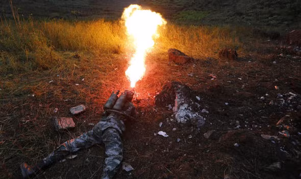 Tầm bắn của súng phun lửa Type-02A chỉ vào khoảng 30 mét. Giống với mọi loại súng phun lửa khác, tầm bắn của Type-02A phụ thuộc nhiều vào điều kiện khách quan như gió và hướng bắn của xạ thủ. Nguồn ảnh: DE.