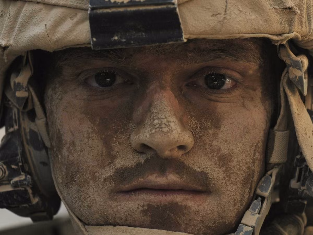 Gương mặt của một binh lính Mỹ sau hai ngày chiến đấu liên tục không ngủ. Tính tới năm 2017 này, Mỹ chỉ còn 4000 quân đang đồn trú ở Afghanistan, phần lớn lực lượng quân đội của nước này đã rút hết khỏi đây. Nguồn ảnh: Pinterest.