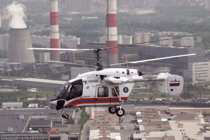 Với thiết kế nhỏ gọn, máy bay có thể cơ động dễ dàng trong điều kiện mật độ nhà cao tầng dày đặc và trong vùng núi. Ảnh: russianhelicopters.