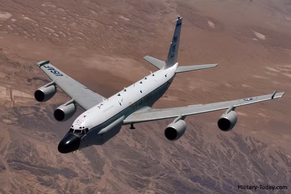 Một loại máy bay do thám khác được Mỹ triển khai trên bầu Liên Xô trong Chiến tranh Lạnh là Boeing RC-135, dòng máy bay này vẫn được Không quân Mỹ sử dụng cho tới tận ngày nay. Nguồn ảnh: Military.
