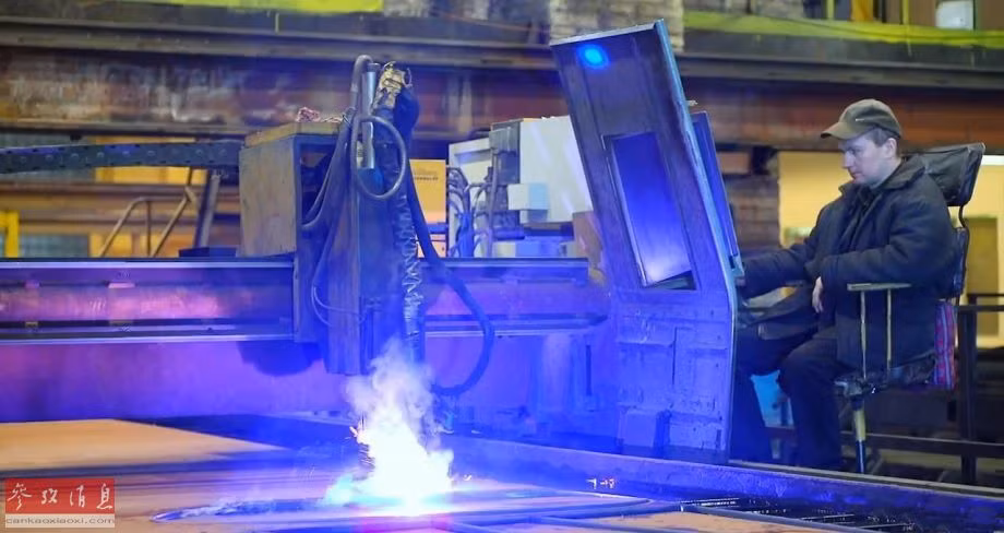 Những phần việc phức tạp hơn nhất là việc đóng vỏ tàu được giao hoàn toàn cho máy móc thực hiện với độ chính xác cực cao, gần như không có sai số. Nguồn ảnh: 81cn.