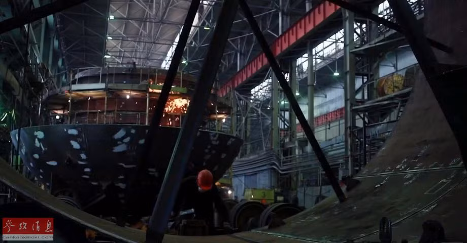 Phần thân dưới tàu được đóng riêng, sẵn sàng ghép nối vào thân tàu sau khi toàn bộ phần thượng tầng và kết cấu bên trong con tàu được hoàn thiện. Nguồn ảnh: 81cn.