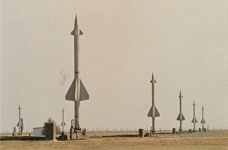 Trong giai đoạn đầu của Chiến tranh Lạnh, Liên Xô luôn trở thành mục tiêu chính của các đơn vị do thám trên không của Quân đội Mỹ, dĩ nhiên Moscow biết rõ điều này nhưng họ không thể làm gì được bởi hệ thống phòng không của họ không thể vươn tới trần bay của các máy bay trinh sát Mỹ. Nguồn ảnh: Air Power.