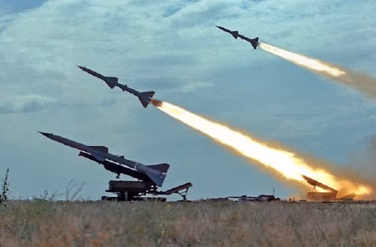 Trước áp lực trên, Moscow đã dốc hết sức cho ra đời các tổ hợp tên lửa phòng không đất đối không tiên tiến nhất nhằm dạy cho Washington một bài học, và họ đã thực sự thành công khi bắn hạ được các máy bay do thám của Mỹ. Vậy Mỹ đã sử dụng các dòng máy bay trinh sát nào để khiến Liên Xô có được động lực ghê gớm trên ? Nguồn ảnh: csef.ru.