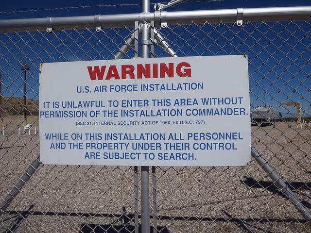 Tấm biển cảnh báo từ thời Chiến tranh Lạnh. Nguồn ảnh: Dailykos.