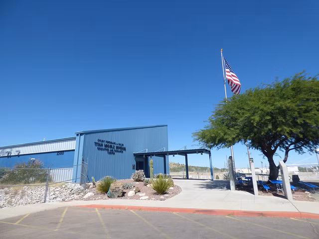 Trong Chiến tranh Lạnh, chỉ tính từ thập niên 50 cho tới thập niên 80 của thế kỷ trước, Mỹ đã có tổng cộng 54 căn cứ tên lửa Titan II, với khả năng triển khai cùng lúc hàng trăm quả tên lửa đạn đạo liên lục địa (ICBM) LGM-25C Titan II mang theo các đầu đạn hạt nhân W-53 có sức công phá tương đương 9 megaton. Nguồn ảnh: Dailykos.