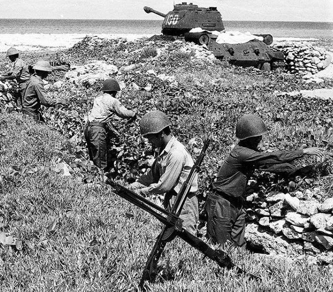 Hình ảnh về chiếc T-34/85 của Việt Nam được sử dụng như một công sự trong phòng thủ biển đảo vào năm 1988. Nguồn ảnh: WWIIafter.