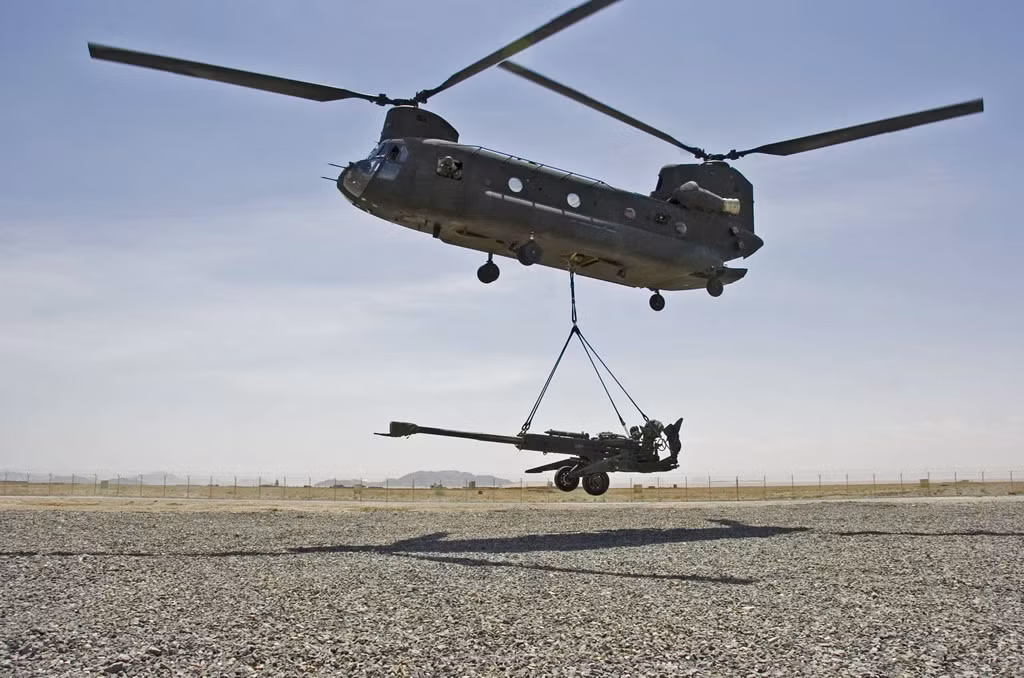 Không chỉ nhẹ, khẩu pháo này còn có khả năng triển khai cực kỳ nhanh khi chỉ tốn 2 phút 10 giây để triển khai từ trạng thái cơ động sang trạng thái sẵn sàng chiến đấu và tốn khoảng 2 phút 23 giây để chuyển trạng thái từ chiến đấu sang cơ động. Hiện tại ngoài Mỹ còn có nhiều quốc gia khác như Úc, Brazil, Canada, Ấn Độ,... cũng sử dụng loại pháo "lắm tài nhiều tật" này trong biên chế chính thức của mình. Nguồn ảnh: Defence.