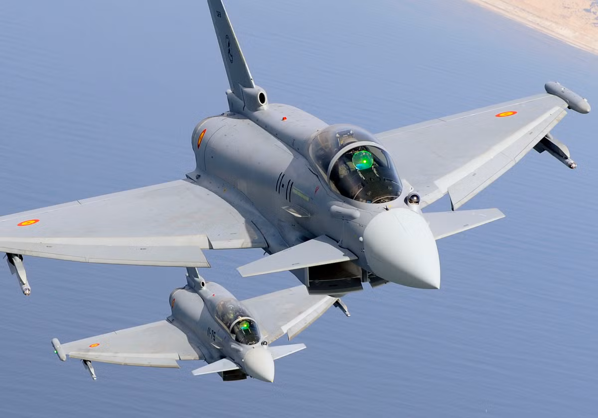Được trang bị 2 động cơ Eurojet EJ200, Eurofighter Typhoon có khả năng bay với tốc độ tối đa Mach 2 tương đương với 2495 km/h ở độ cao lớn và khoảng Mach 1,25 ở độ cao thấp ngang mặt biển. Nguồn ảnh: Eurofighter.