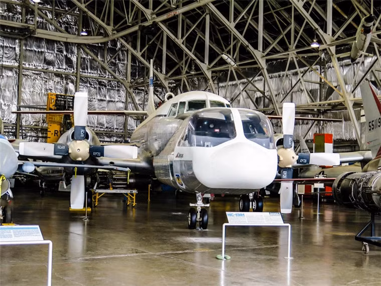 Vào thời kỳ mà máy tính điện tử cùng các thiết bị mô phỏng bay dưới mặt đất vẫn còn cực kỳ thô sơ thì đây chính là thiết bị mô phỏng bay tốt nhất của Hải quân Mỹ. Nguồn ảnh: 81cn.