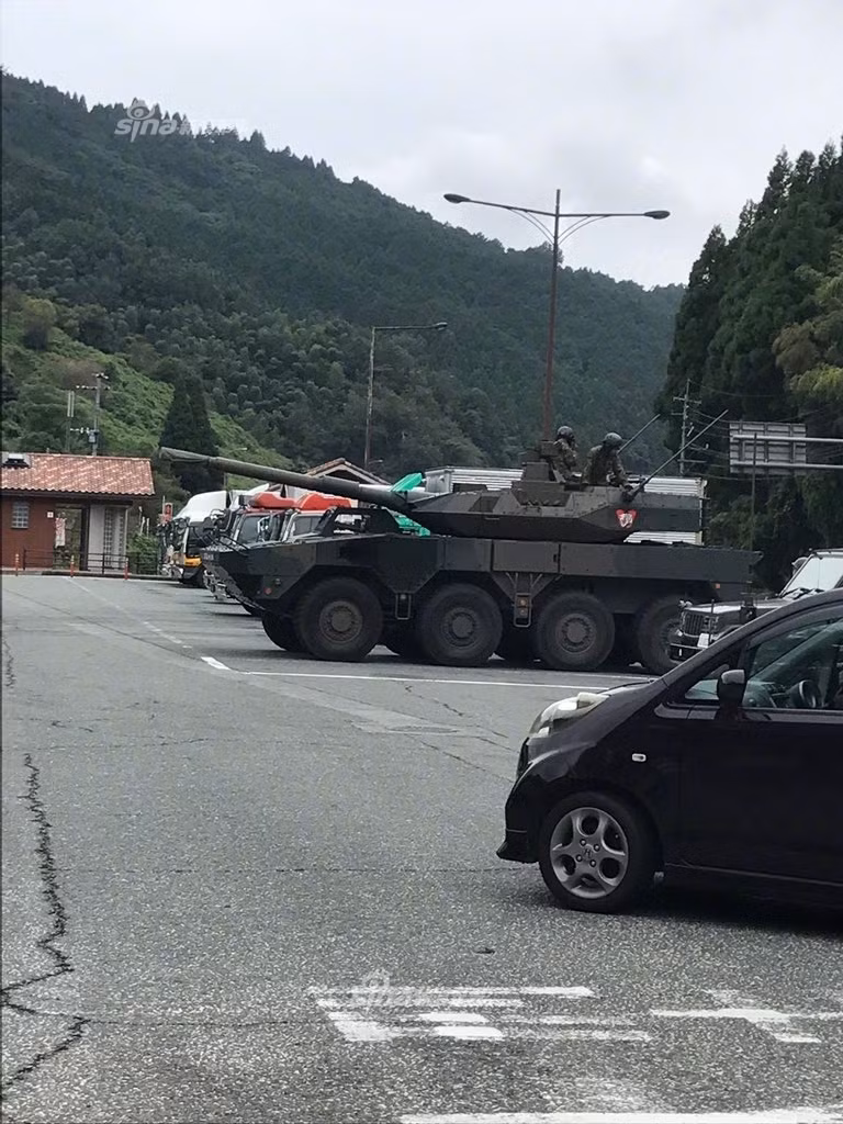 Toàn bộ chương trình phát triểu tốn 7,1 tỷ Yên Nhật tương đương với khoảng 1,4 nghìn tỷ VNĐ, cuối cùng lực lượng phòng vệ Nhật Bản đã có thể đưa vào trang bị khẩu pháo tự hành chống tăng mới nhất của nước này có tên Type 16 MCV. Nguồn ảnh: Sina.