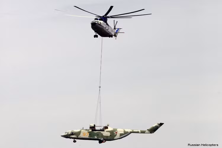 Mi-26 có phi hành đoàn 5 người bao gồm một phi công chính, một phi công phụ, một hoa tiêu, một kỹ sư bay và một kỹ thuật bay. Nguồn ảnh: Helis.com