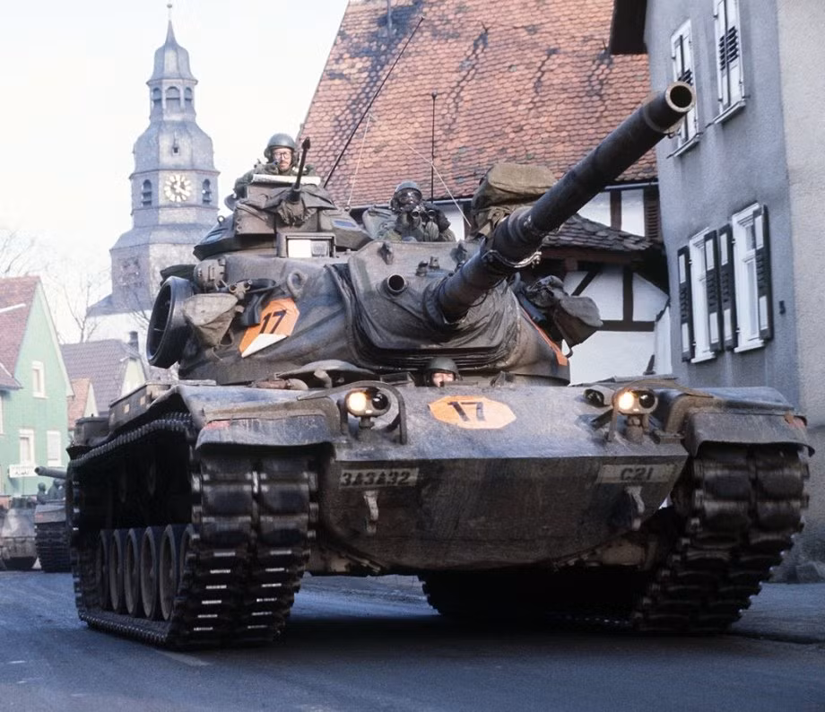 So với mẫu xe tăng T-62 của Liên Xô, bảng thành tích của M60 dài hơn rất nhiều khi chiếc xe tăng này đã góp mặt trong hàng chục cuộc chiến lớn nhỏ khác nhau. Nguồn ảnh: Thearchive.