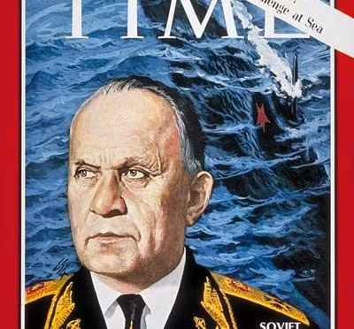 Đứng đầu Hải quân Liên Xô từ năm 1956 tới năm 1985, Sergei Gorshkov đã đưa Hải quân Liên Xô từ một lực lượng vốn không có vị thế hải quân trên thế giới thành một lực lượng khiến bất cứ nước phương Tây nào cũng phải e sợ khi được nhắc tới. Ảnh: Hình ảnh của Sergei Gorshkov cùng chiếc tàu ngầm hạt nhân đầu tiên của Liên Xô trên bìa tạp chí Time của Mỹ. Nguồn ảnh: Time.