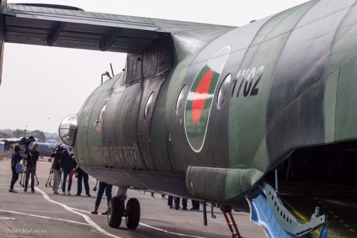 Động cơ của An-32 có công xuất lên tới 5100 mã lực, cung cấp suức đẩy tổng cộng lên tới 10.200 mã lực chiếc vận tải cơ này. Đây là công suất mạng gần gấp đôi so với công suất động cơ trên chiếc An-26. Nguồn ảnh: Dylan.