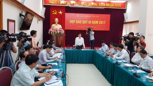 “Cuoc chien tien le” phan doi tram BOT: Lanh dao Bo GTVT noi gi?