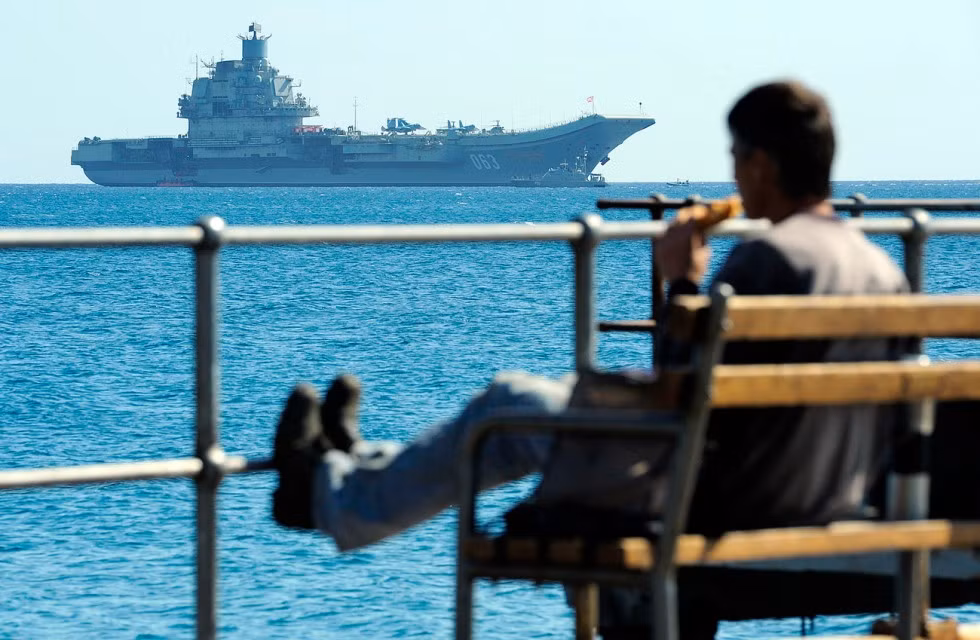 Với việc đóng tàu sân bay sử dụng động cơ chạy bằng năng lượng hạt nhân, vị thế của Hải quân Nga sẽ được nâng lên một tầm cao mới trên trường quốc tế, nhất là trong bối cảnh hiện tại khi Nga luôn sẵn sàng tham gia các chiến dịch quân sự cách xa vùng lãnh thổ nước này như, mà Syria là một ví dụ rõ nét nhất. Nguồn ảnh: Russia.