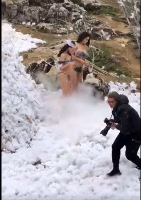 Cũng như "Tuyệt tình cốc" Hải Phòng, "Tuyệt tình cốc" phiên bản rét mướt gây xôn xao sau khi clip hậu trường buổi chụp hình, quay video giữa người mẫu ăn mặc hở hang cùng đông đảo các tay máy chuyên nghiệp được lan truyền trên mạng.