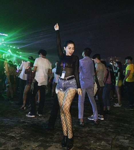 Về công việc hiện tại, bản thân Thanh Nhàn mới đây cũng chia sẻ: "Mình từng chưa bao giờ nghĩ là sẽ đi dạy. Chưa bao giờ nghĩ là sẽ là cô giáo đứng lớp dạy lại người khác. Nói chung cũng là cái nghề chọn mình. Và bây giờ thực sự vui vì mình đã đi đúng đường, vui vì mình là người mang lại cảm hứng học tập cho học trò của mình".