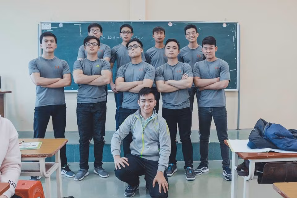 Hai mỹ nam trường Chuyên còn khá nổi trội trong lớp khi không chỉ đa tài, năng động, mà còn có màn "lột xác" thành công.