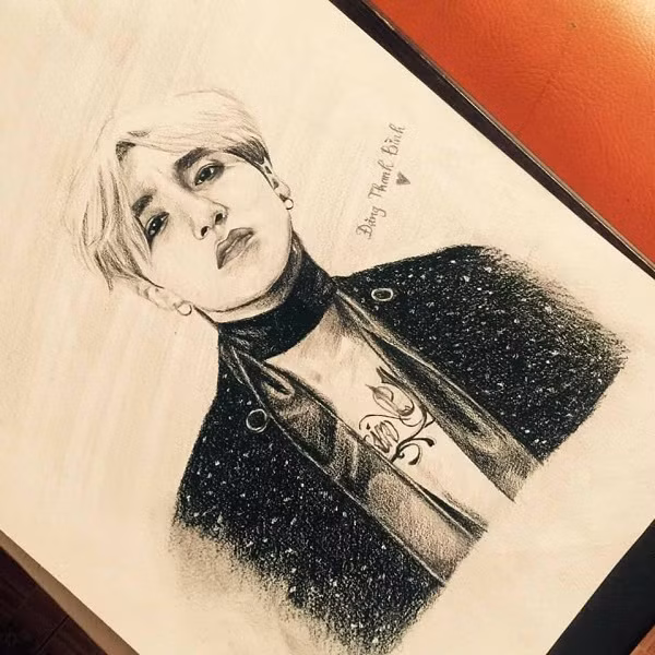 Hồi nhỏ, cậu bạn thân của em trai Sơn Tùng từng đạt giải cao nhất trong một cuộc thi vẽ do nhà trường tổ chức. Trong "sự nghiệp" vẽ tranh của mình, Thanh Bình thích nhất là vẽ Sơn Tùng MTP.