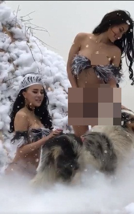 Mặc dù dây mới là clip hậu trường bị "rò rỉ", bộ ảnh gái xinh ở "Tuyệt tình cốc" lạnh giá này cũng chưa được trình làng nhưng nó đã vấp phải vô số ý kiến trái chiều.