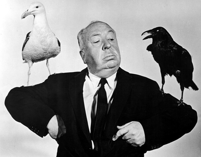  7. Alfred Hitchcock: Alfred Hitchcock, một đạo diễn và nhà sản xuất các bộ phim kinh dị hóa ra lại có một nỗi sợ hãi cùng cực với trứng. Ông nói rằng chưa bao giờ nếm thử trứng trong suốt cuộc đời vì trông trứng thật đáng kinh tởm. Vị đạo diễn nổi tiếng có trí nhớ tuyệt vời khi có thể nhớ tên và địa điểm của tất cả các đường phố New York, và có thể dễ dàng ghi nhớ toàn bộ danh bạ điện thoại. Hitchcock sợ xem phim của chính mình . “Tôi sợ phim của tôi. Tôi không bao giờ xem chúng. Tôi không biết sao mọi người có thể xem được chúng”.